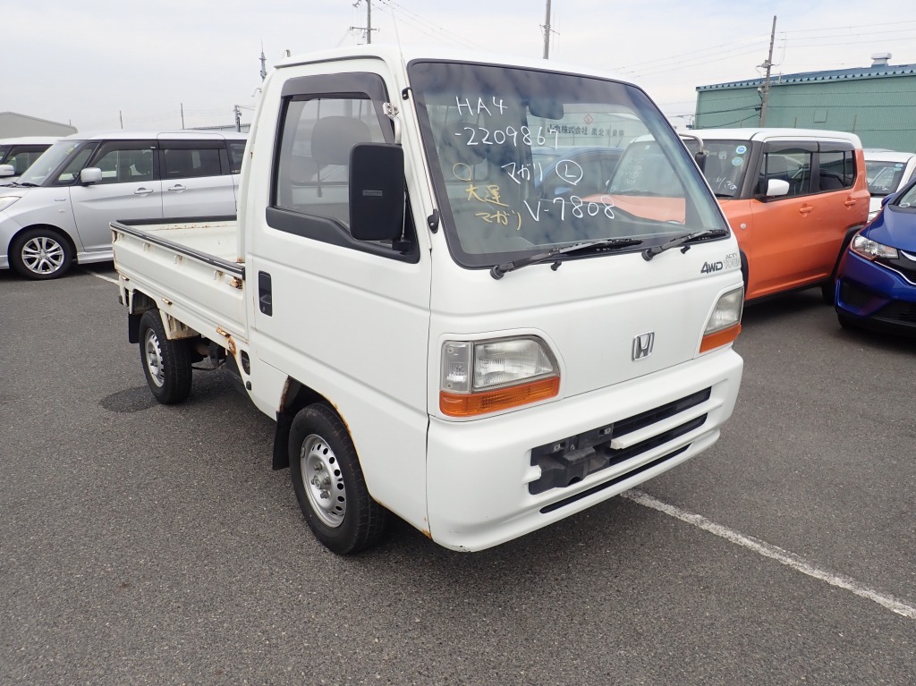 25647